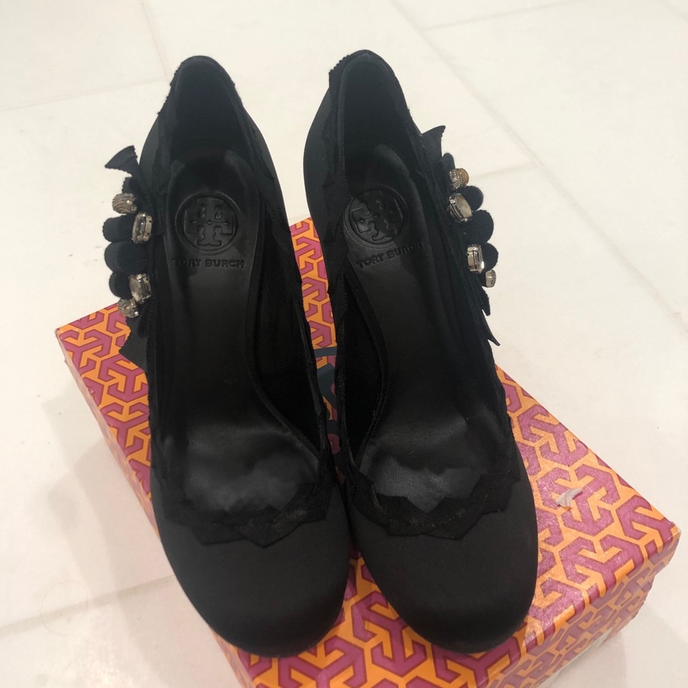 Tory Burch Owen Heels - Picture 3 of 6